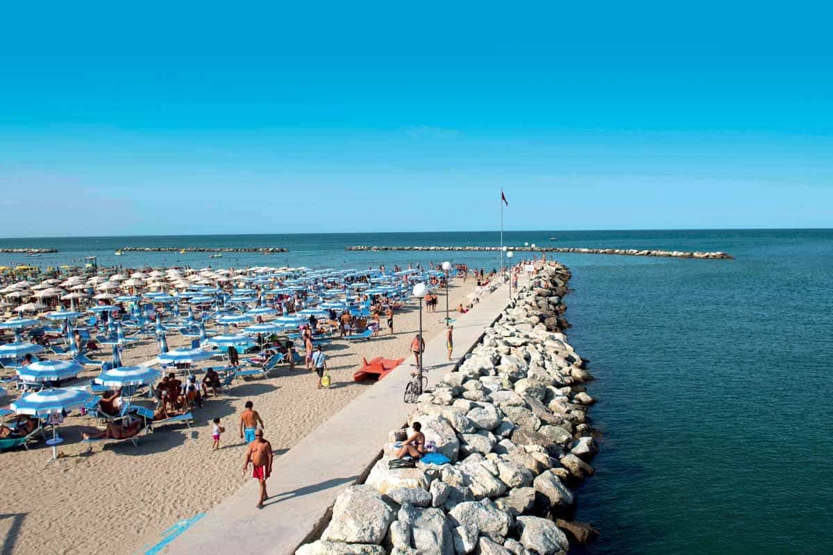 Vista del viale di Gatteo Mare al tramonto